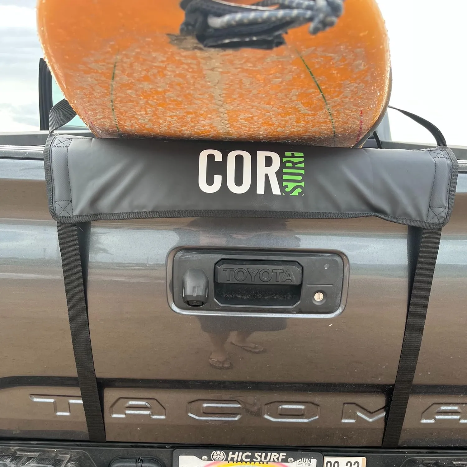 COR Surf Tailgate Truck Pad for SUP | Longboard | Surfboard | Ladders or Lumber with Premium Scratch-Resistant Tie Downs (Black)